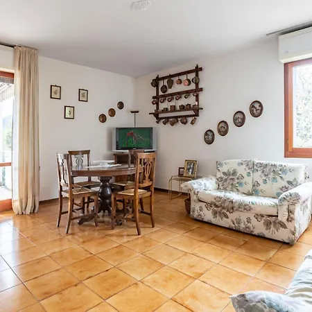 Apartment Bright With Balcony And Parking! *