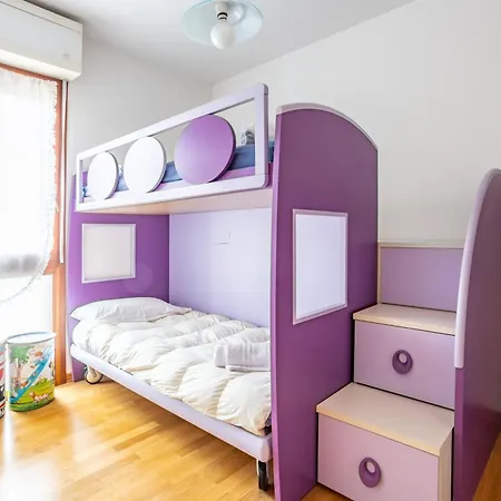 Apartment Bright With Balcony And Parking!
